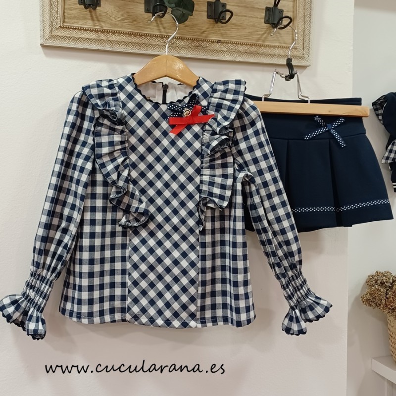 Noma Fernandez conj camisa y falda Milan