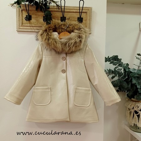 La Martinica Abrigo charol beige camel