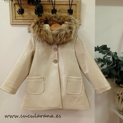 La Martinica Abrigo charol beige camel