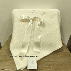 Carmen Taberner toquillas bebe beige